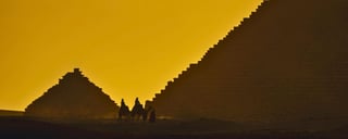 Explora Giza en el crepúsculo
